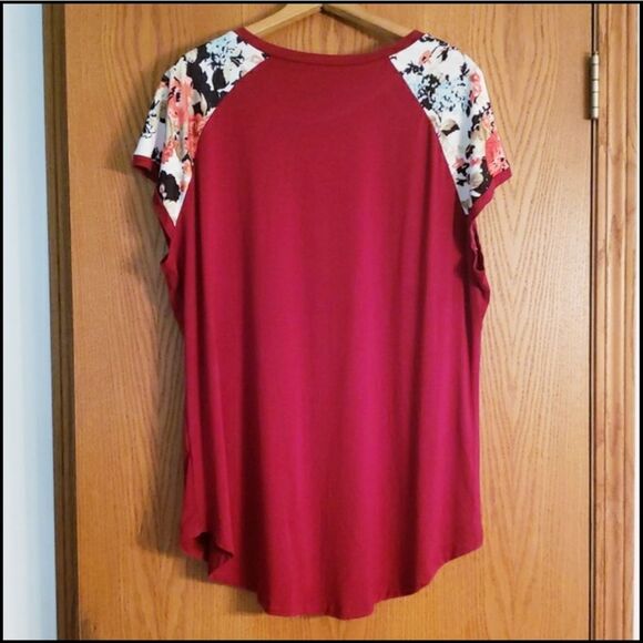 Pretty Maroon Flowy Top with Contrast Floral Sleeves Sz XL - Picture 2 of 4